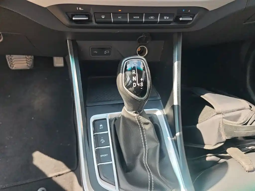 Geely Vision X3 2020 — фото 14