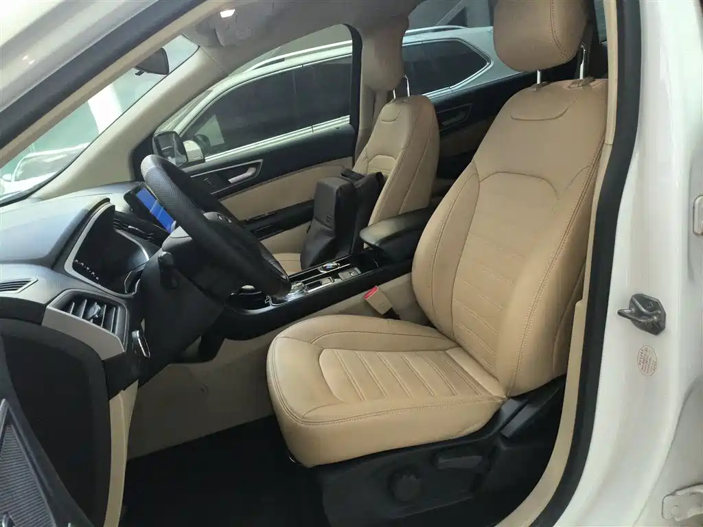 Ford Edge 2020 — фото 15