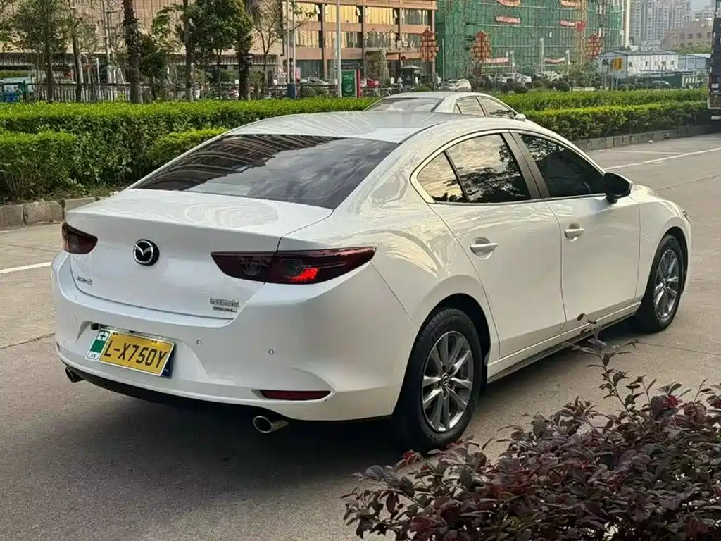 Mazda 3 Axela 2022