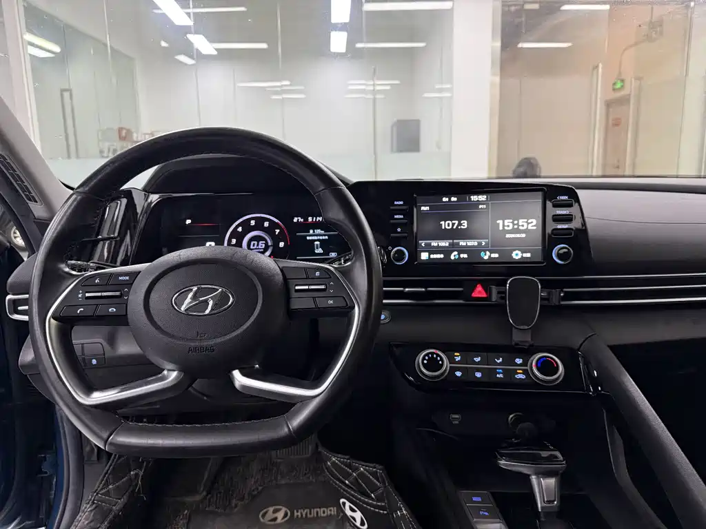 Hyundai Elantra 2021 — фото 15