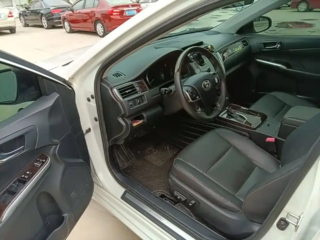 Toyota Camry 2017 — фото 12