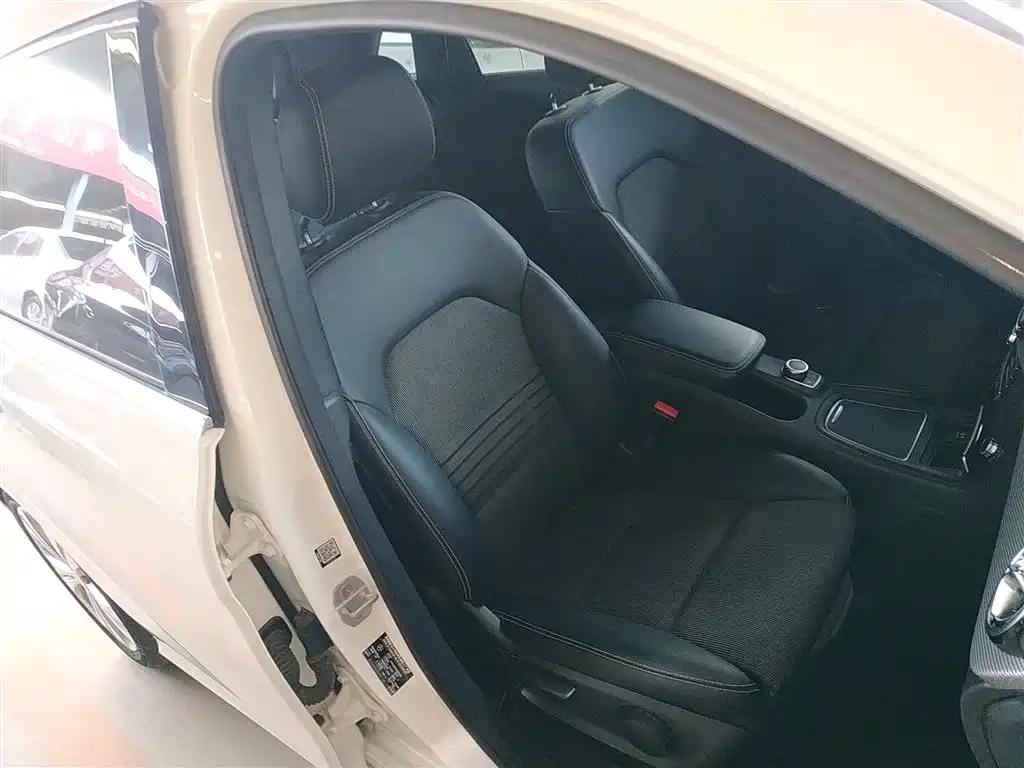 Mercedes-Benz B-Class 2016 — фото 17