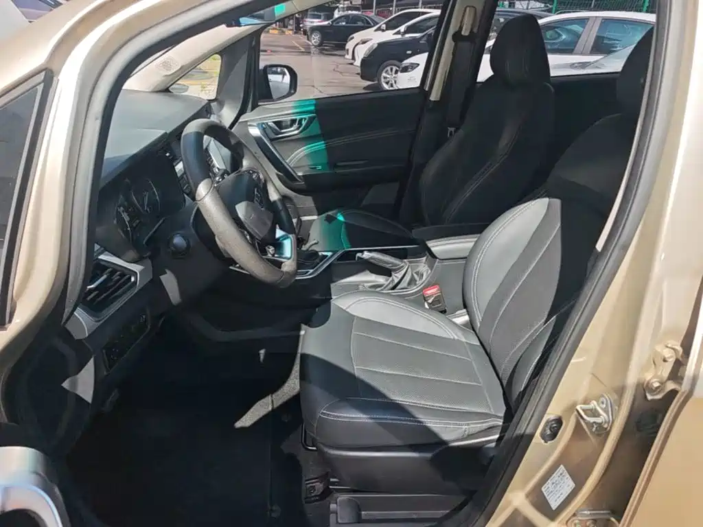 Geely Vision X3 2020 — фото 15