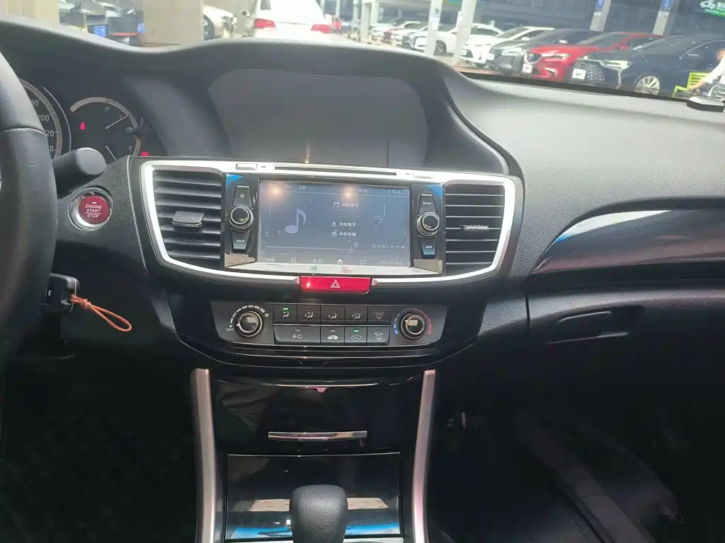 Honda Accord 2016 — фото 13