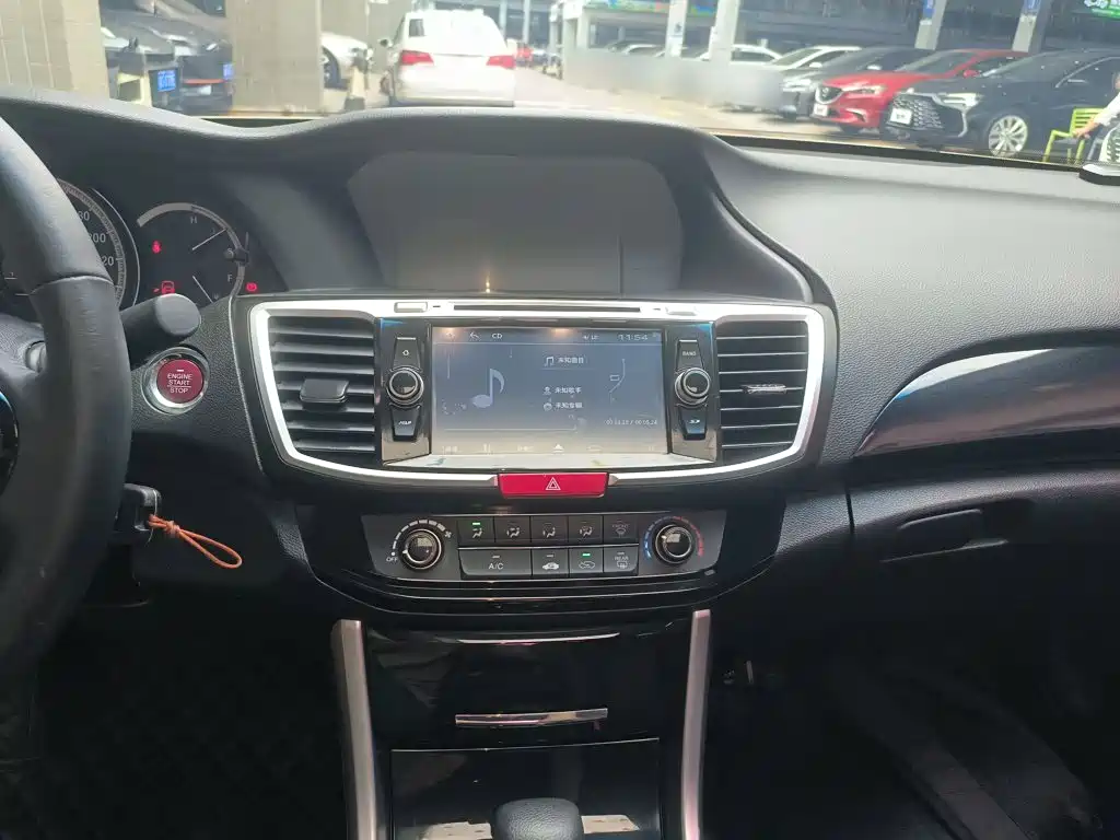 Honda Accord 2016 — фото 10