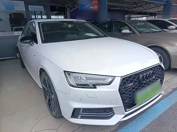 Audi A4L 2018