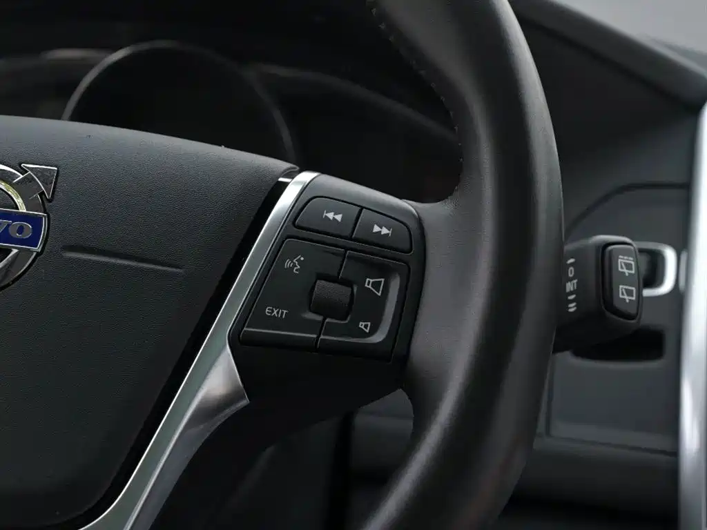 Volvo XC60 2017 — фото 13