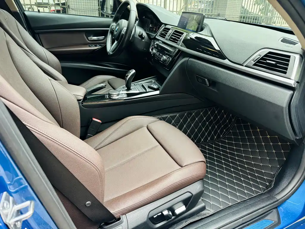 BMW 3 Series 2019 — фото 10