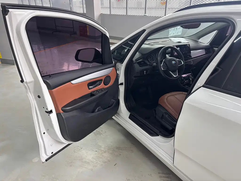 BMW 2 Series Active Tourer 2017 — фото 11