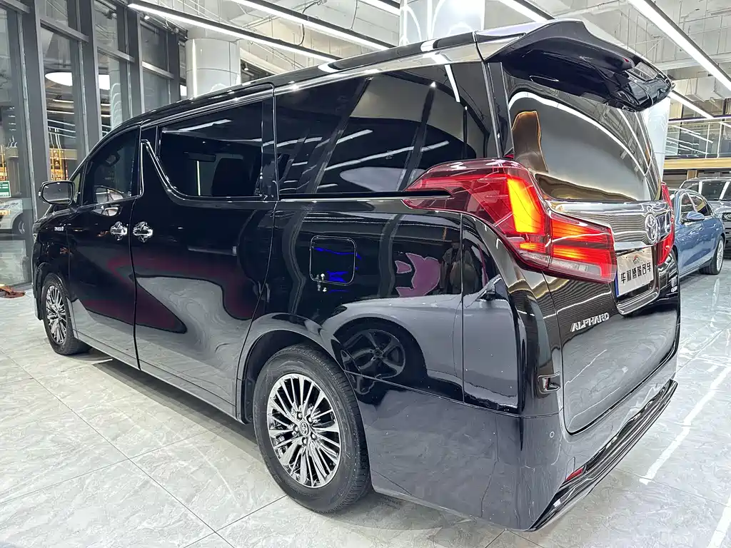 Toyota Alphard 2023 — фото 15