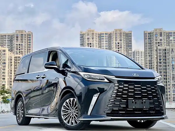 Lexus LM 2025