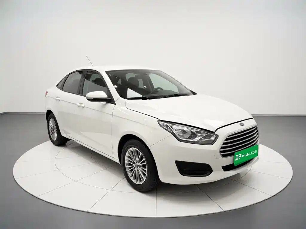 Ford Escort 2017 — фото 14