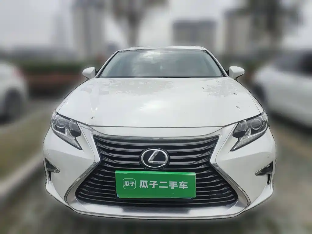 Lexus ES 2017 — фото 24