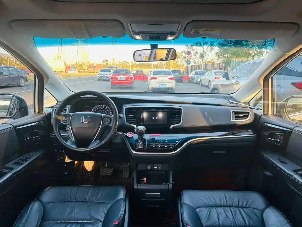 Honda Odyssey 2018 — фото 11