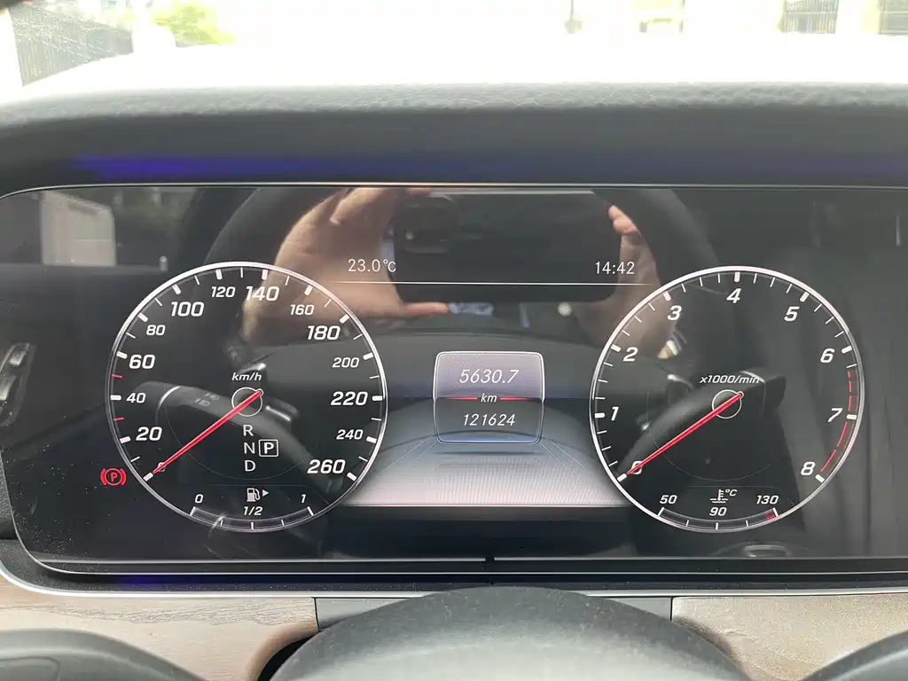 Mercedes-Benz E-Class 2017 — фото 14