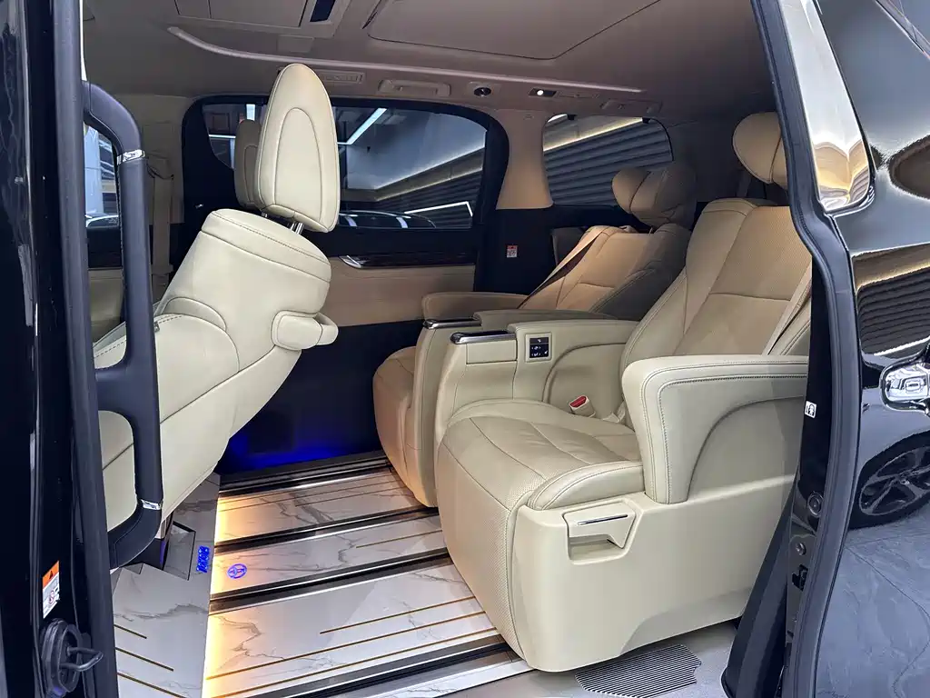 Toyota Alphard 2023 — фото 5