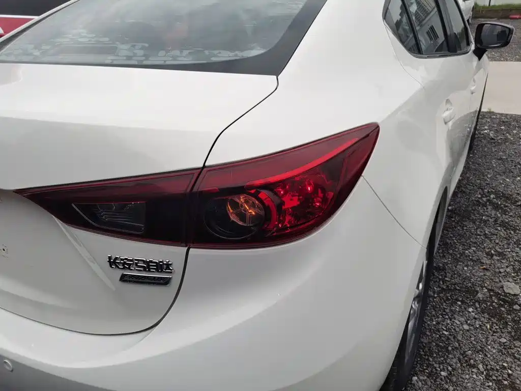 Mazda 3 Axela 2016 — фото 8