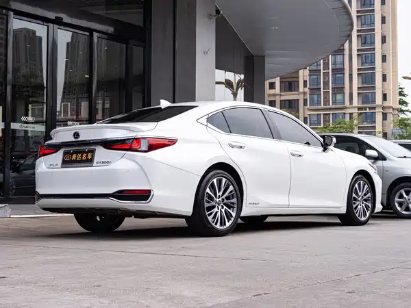 Lexus ES 2021