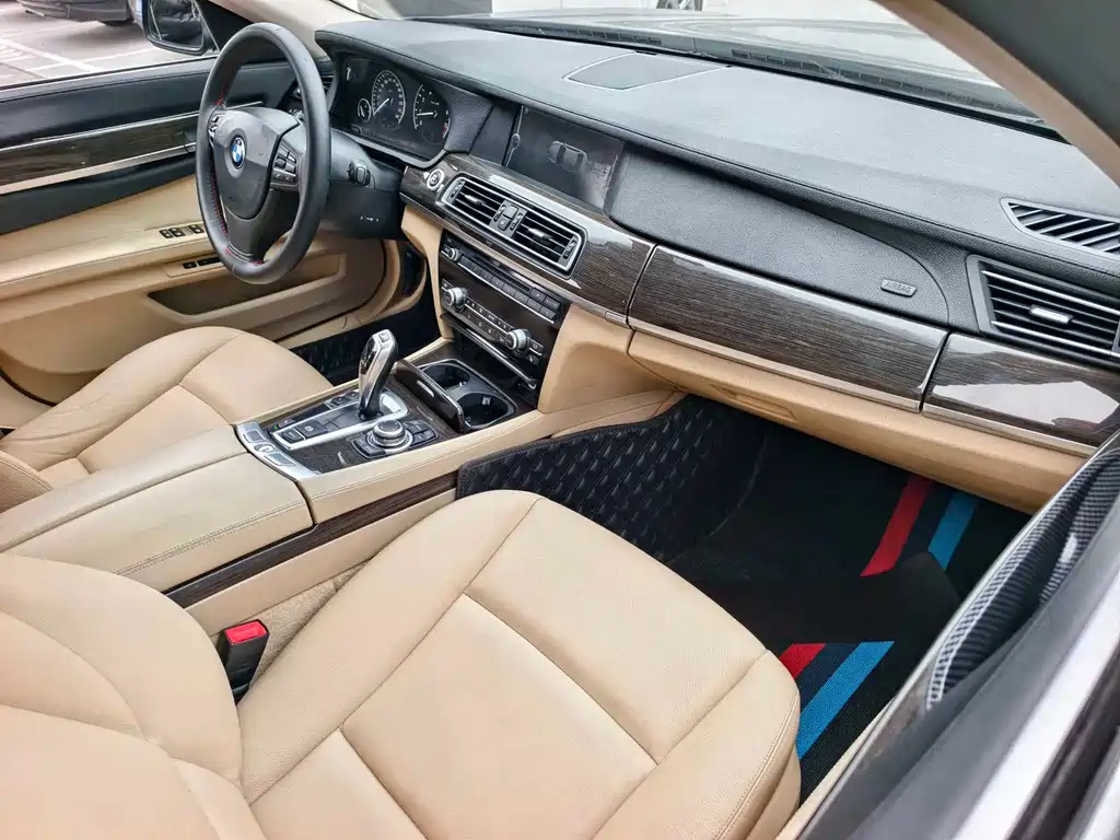 BMW 7 Series 2009 — фото 17