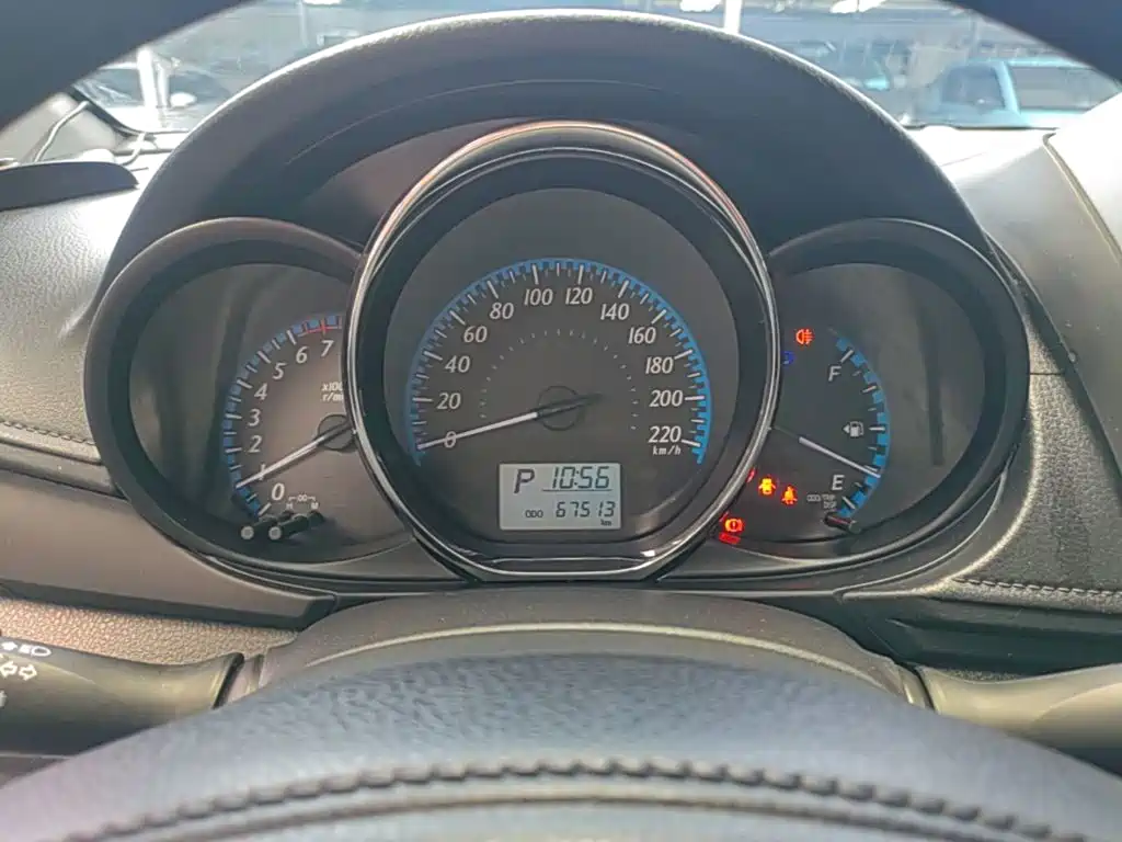 Toyota Yaris L 2018 — фото 12