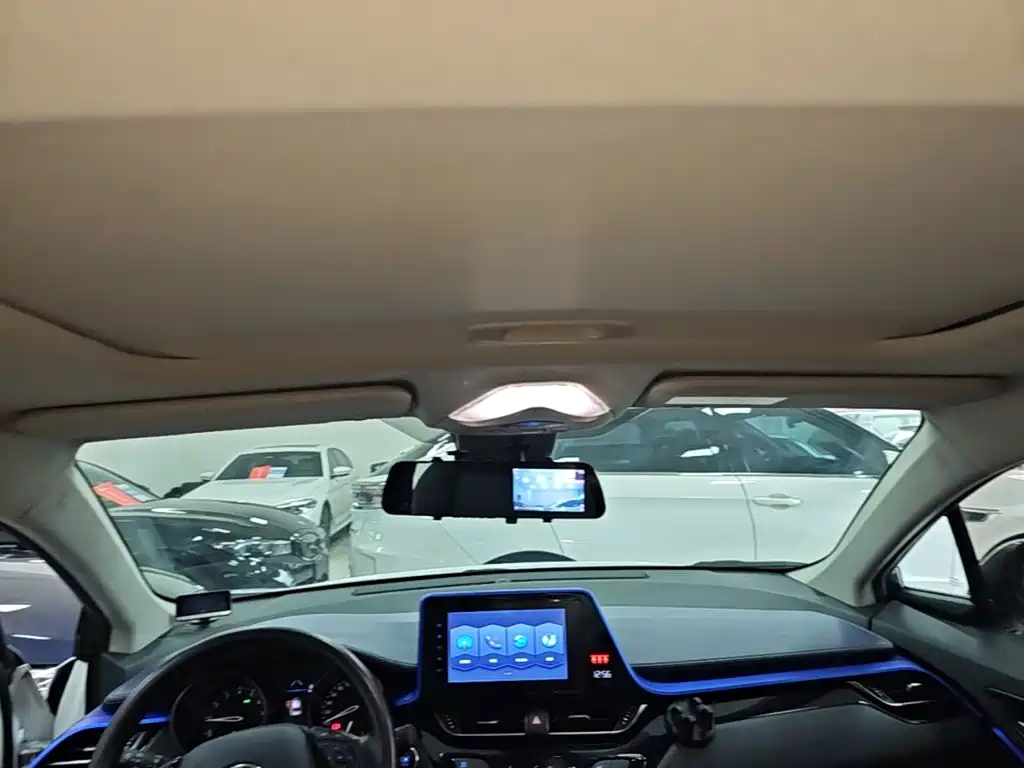 Toyota C-HR 2022 — фото 18