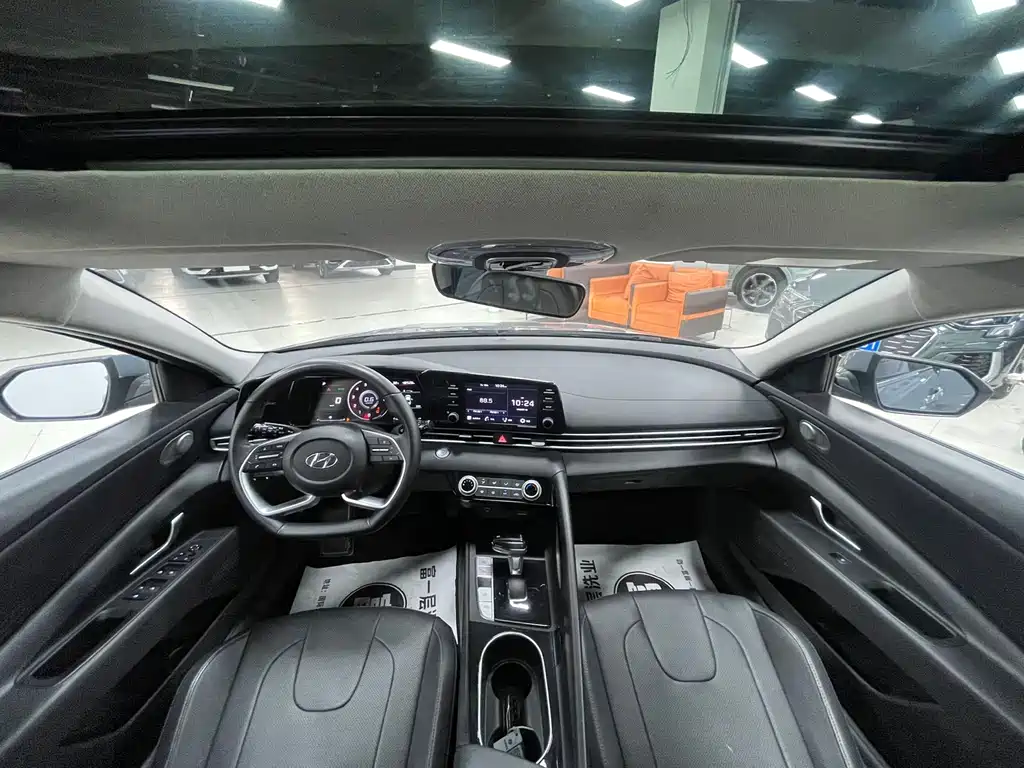 Hyundai Elantra 2022 — фото 16
