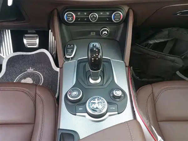 Alfa Romeo Stelvio 2019
