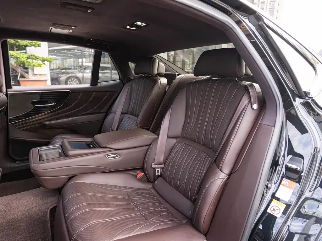 Lexus LS 2018 — фото 12