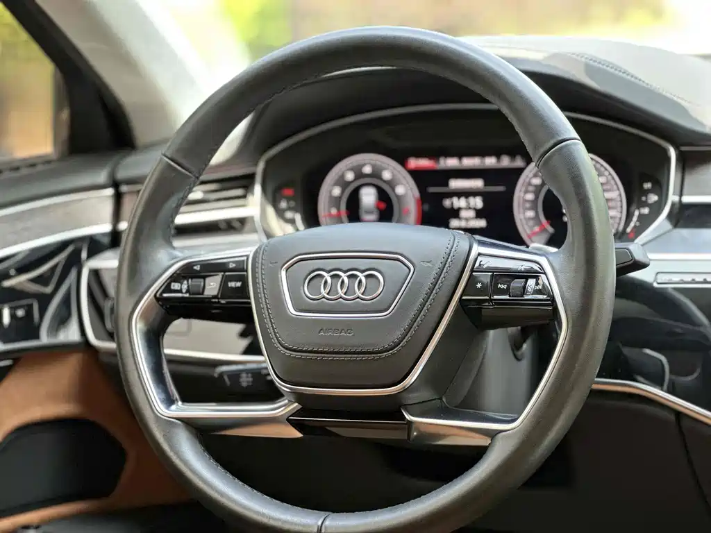 Audi A8 2022 — фото 9