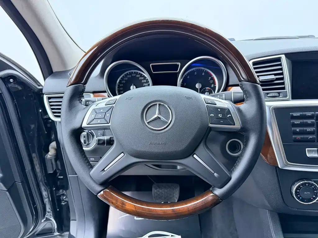 Mercedes-Benz M-Class 2015 — фото 18