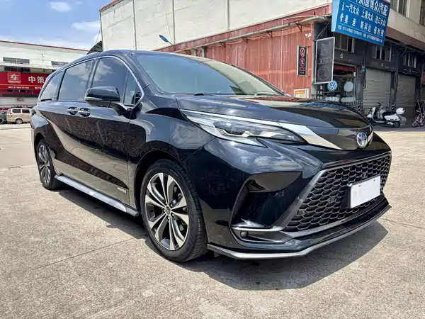 Toyota Granvia 2023