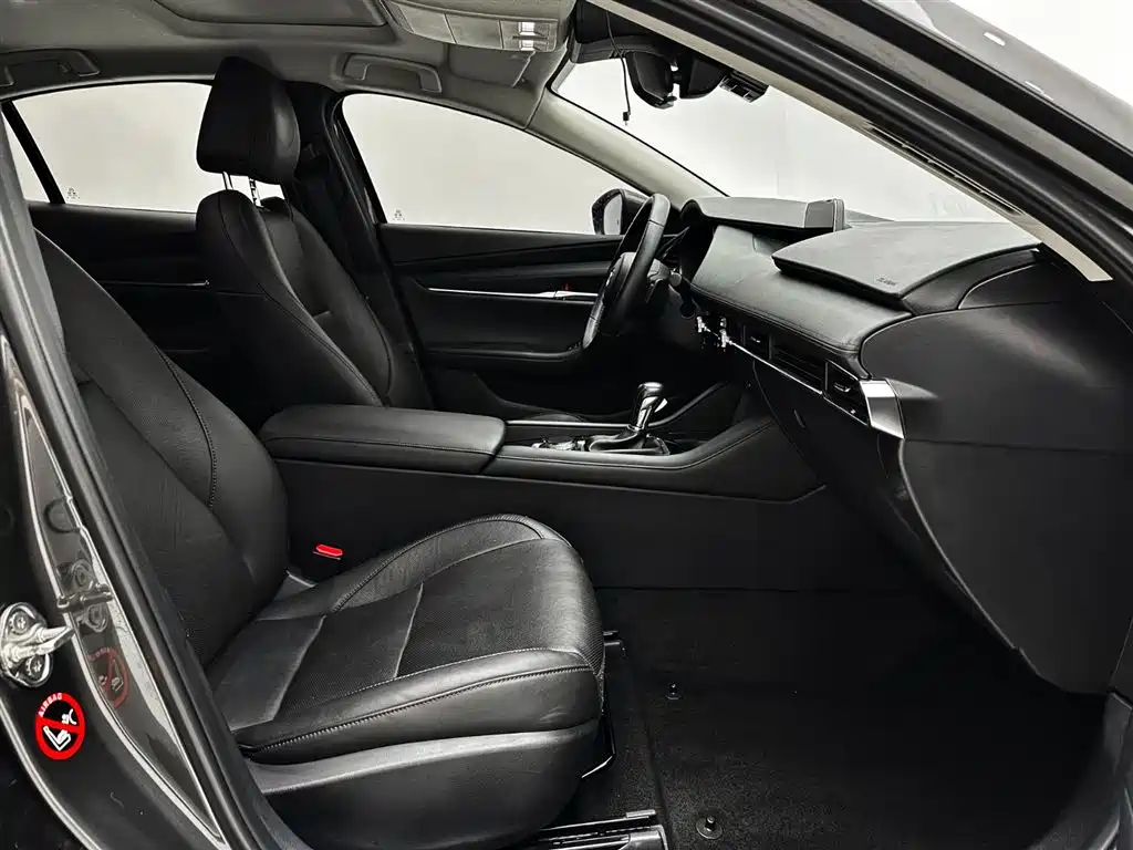 Mazda 3 Axela 2022 — фото 15