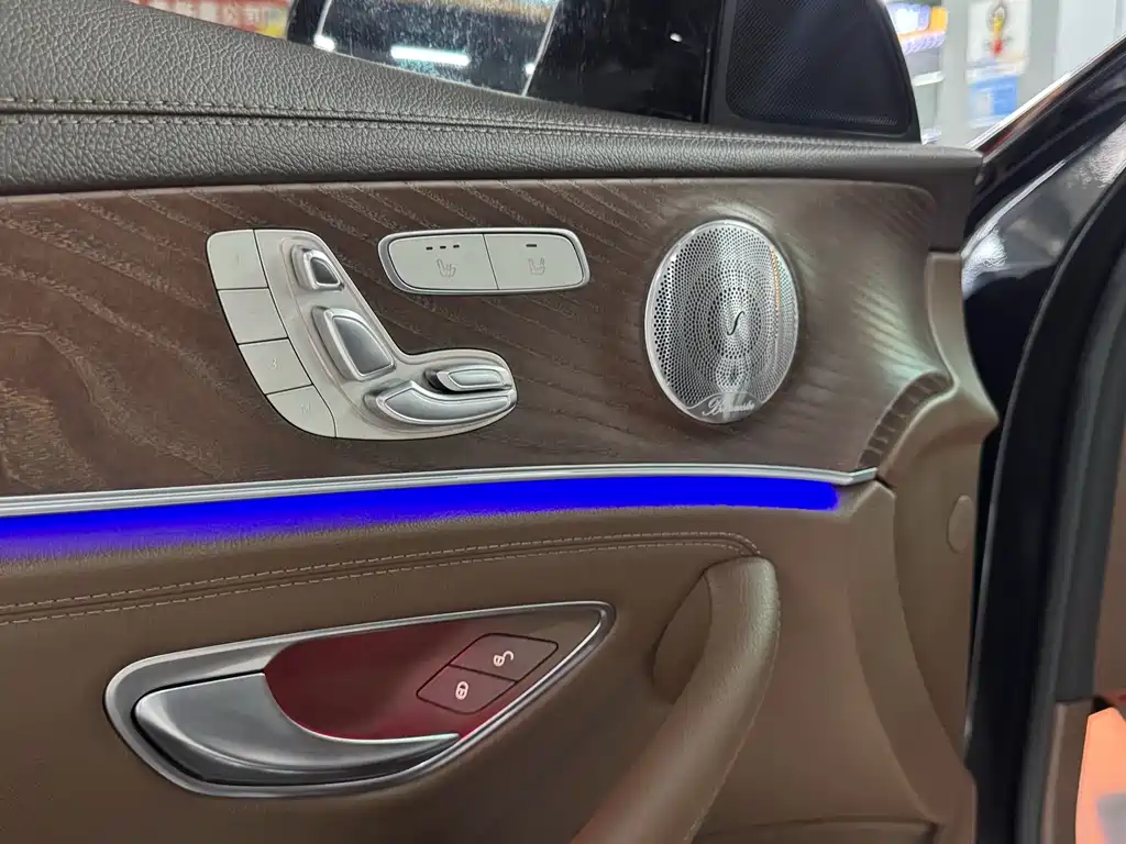 Mercedes-Benz E-Class 2020 — фото 15