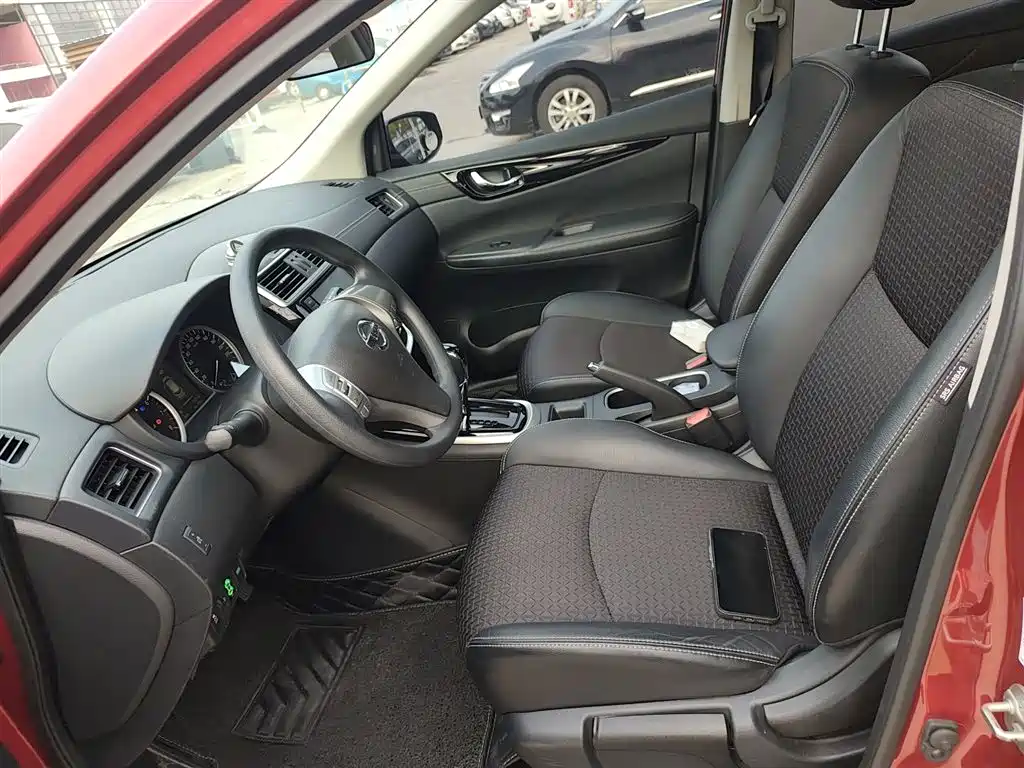 Nissan Tiida 2017 — фото 15