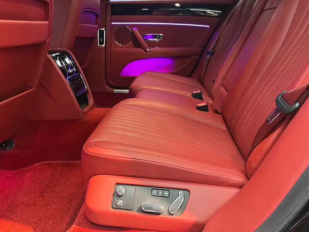 Bentley Flying Spur 2017 — фото 10