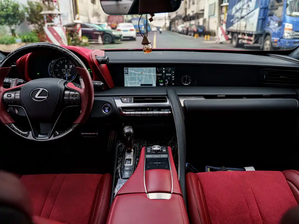 Lexus LC 2019 — фото 17