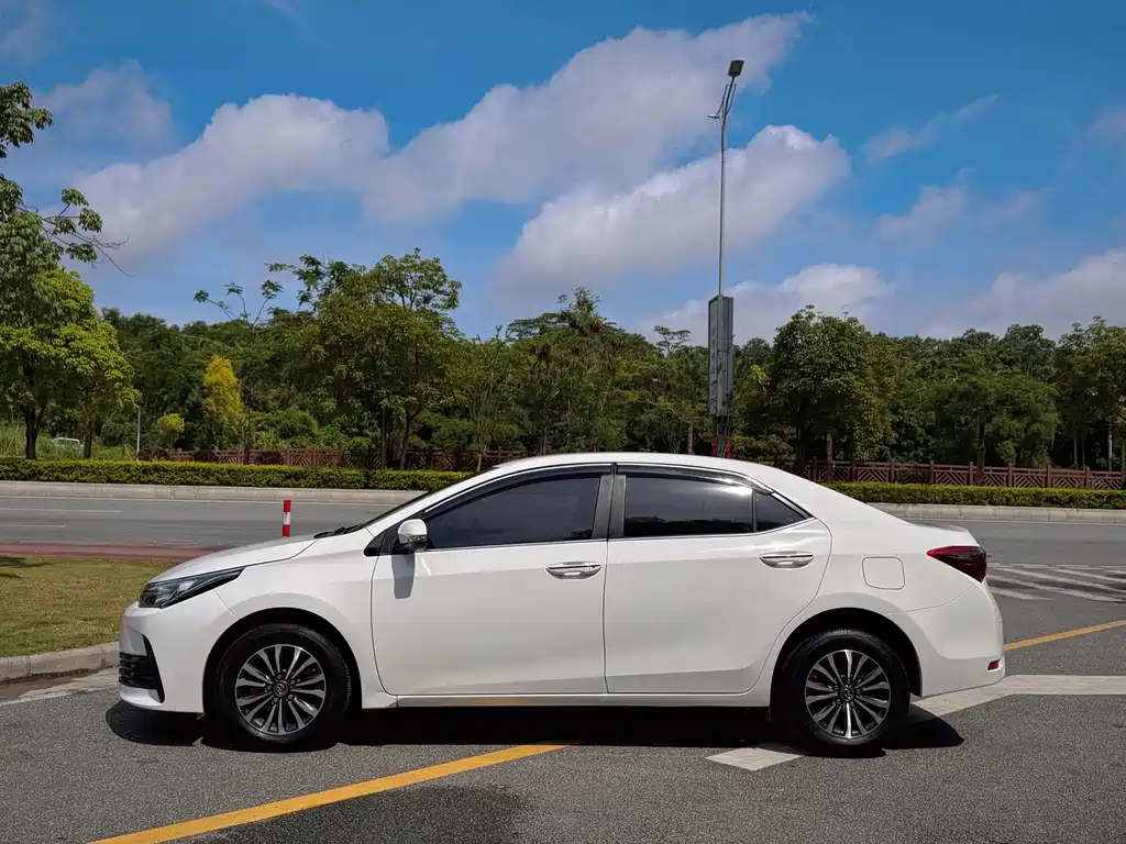 Toyota Corolla 2019 — фото 6