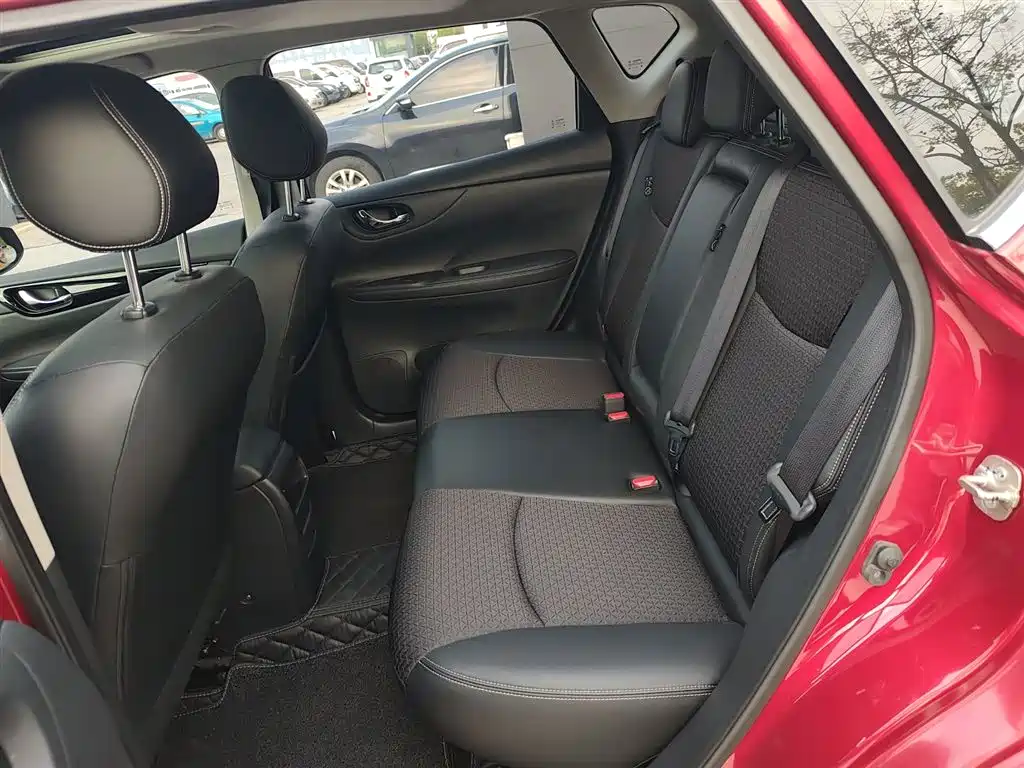 Nissan Tiida 2017 — фото 17
