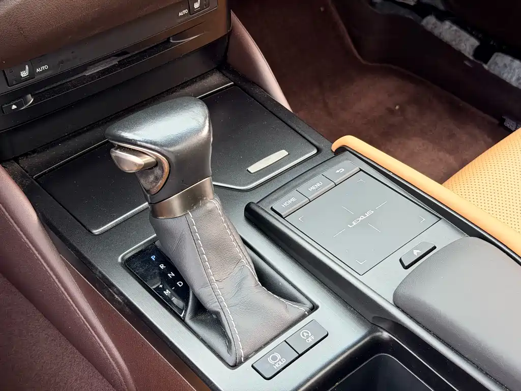 Lexus ES 2020 — фото 13