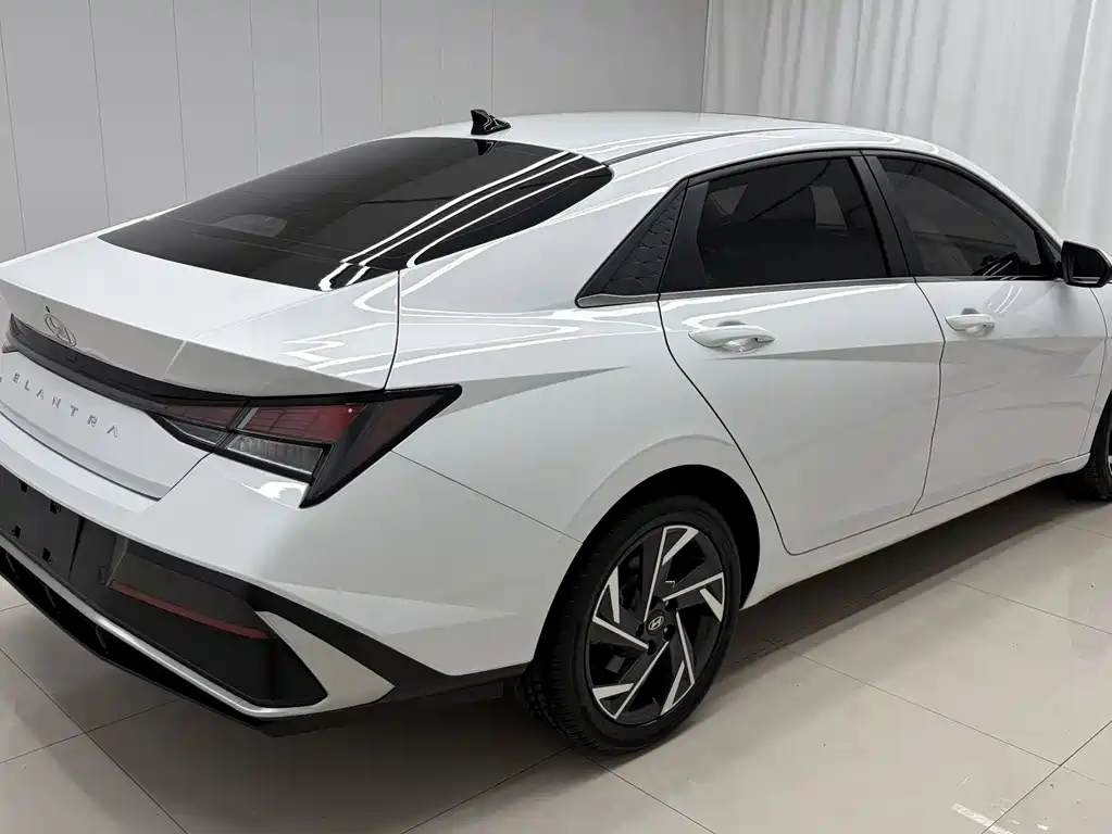 Hyundai Elantra 2023