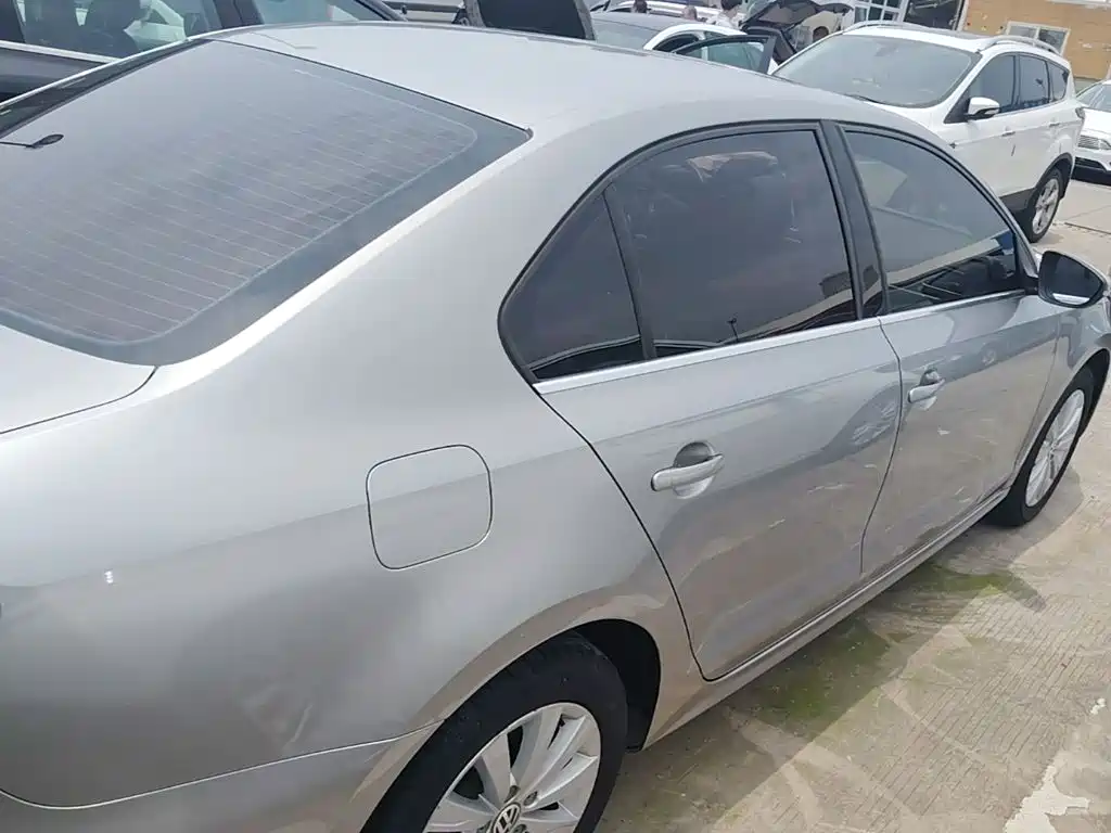Volkswagen Sagitar 2015