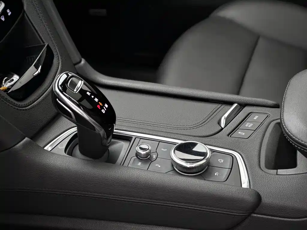 Cadillac XT6 2021 — фото 10
