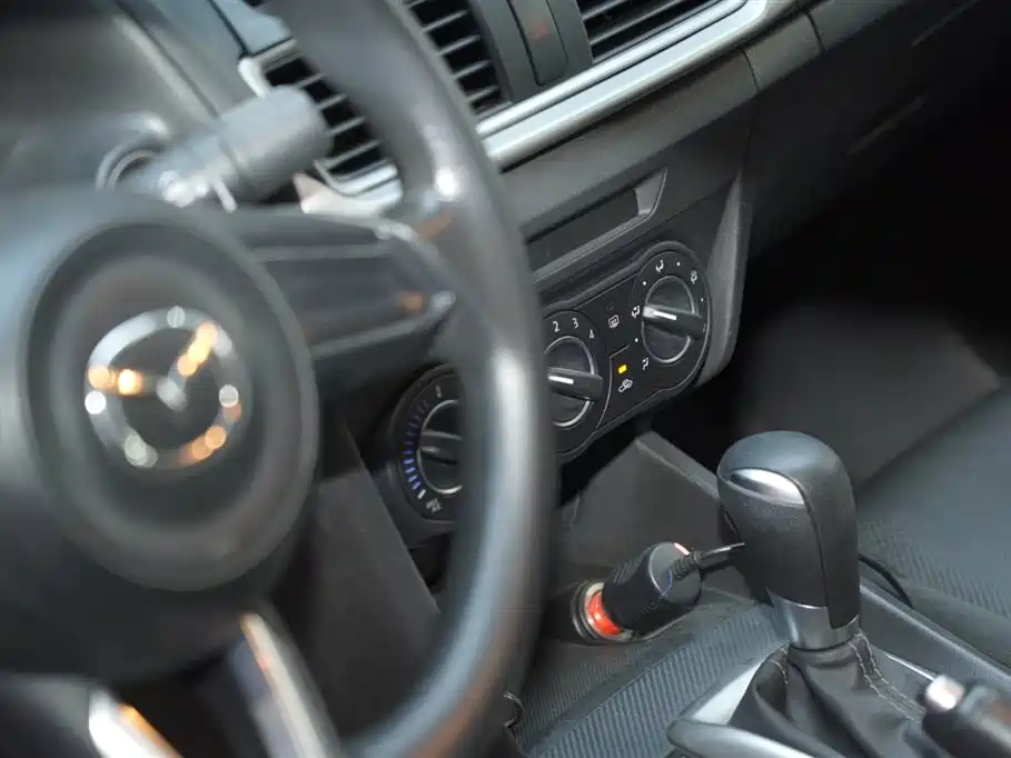 Mazda 3 Axela 2019 — фото 10