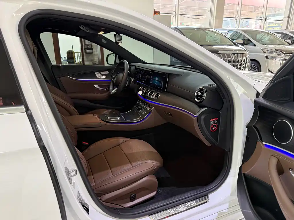 Mercedes-Benz E-Class 2023 — фото 9