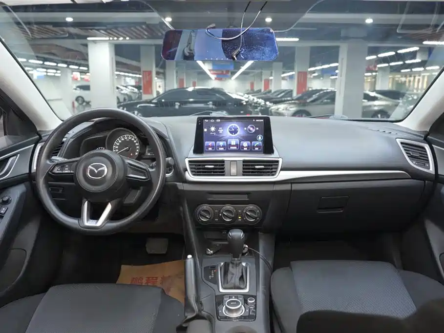 Mazda 3 Axela 2019 — фото 13