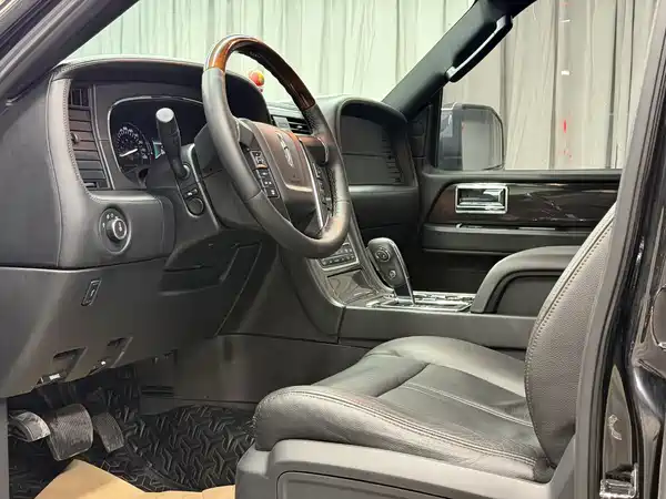 Lincoln Navigator 2016