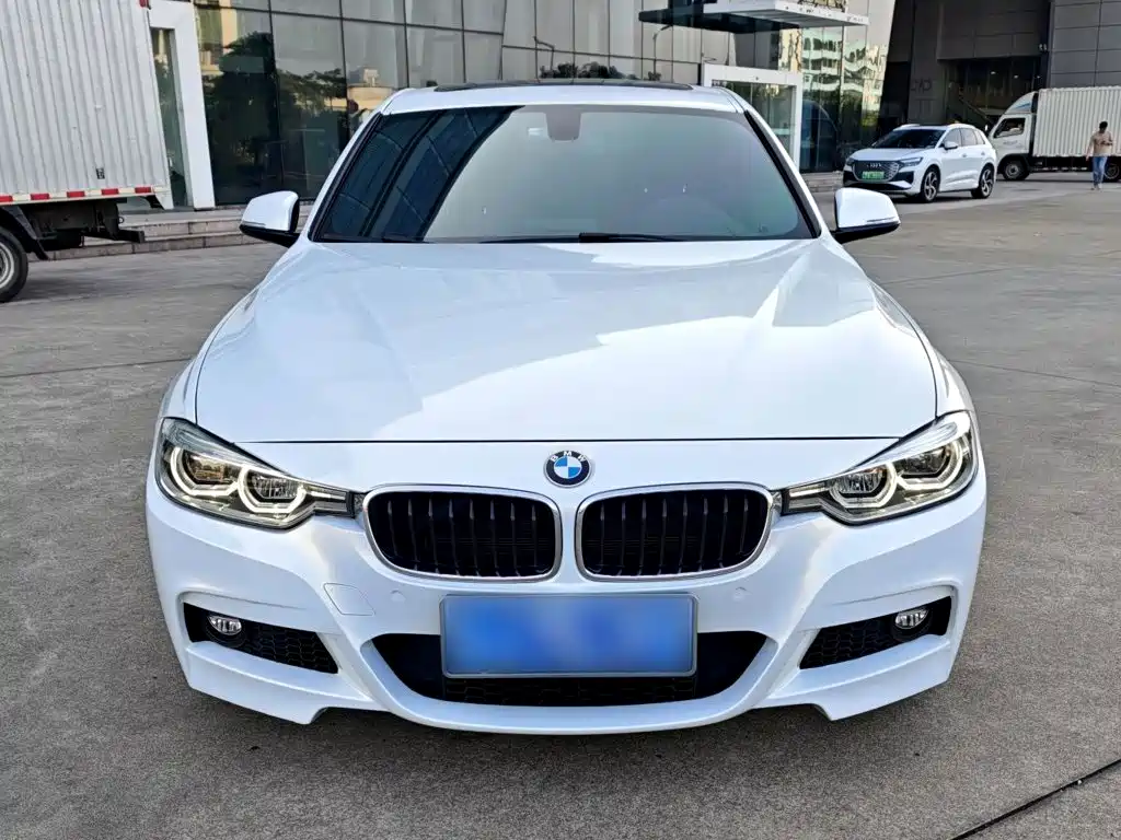 BMW 3 Series 2018 — фото 20