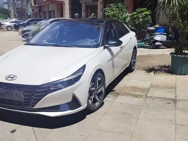 Hyundai Elantra 2022