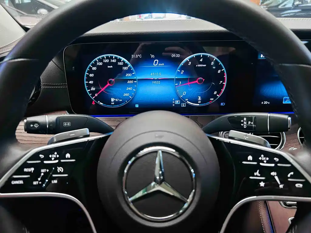 Mercedes-Benz E-Class 2022 — фото 11