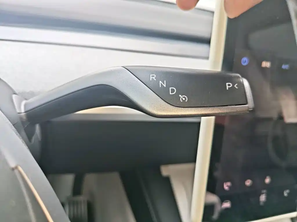 Tesla Model Y 2023 — фото 14